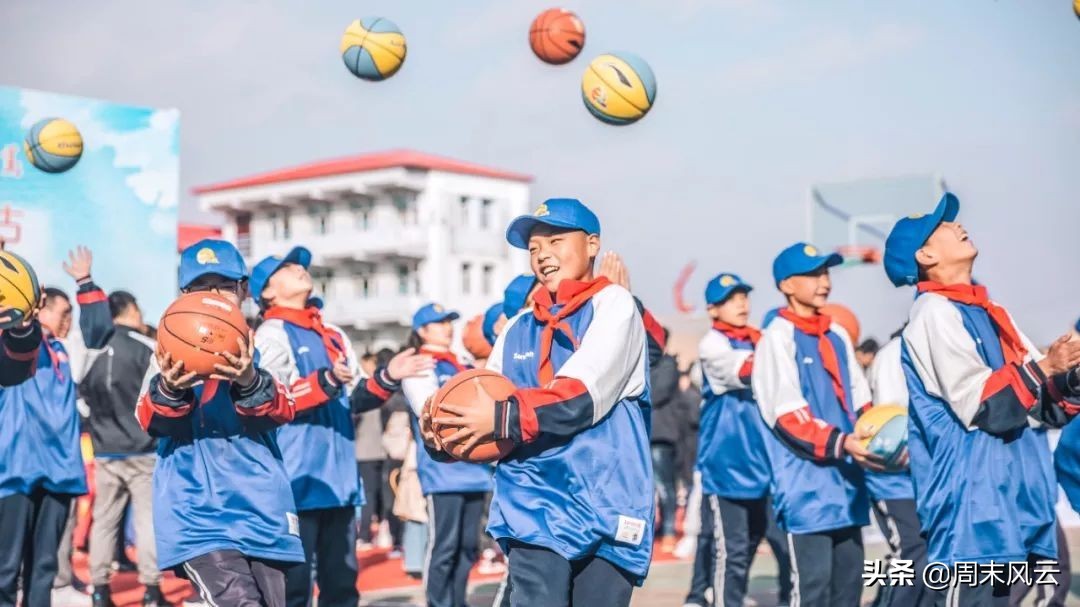 小篮球比赛用什么规则_篮球赛比赛用球大小_篮球规则比赛用小球吗