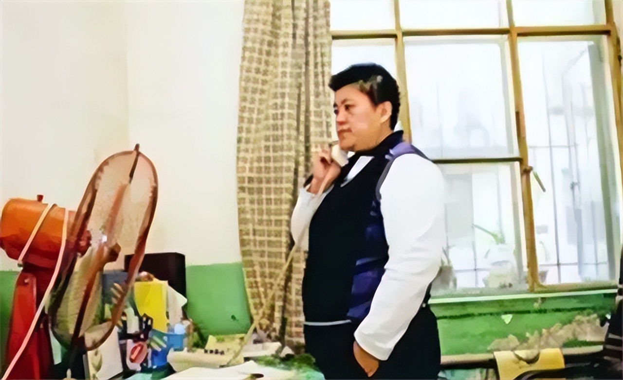 举重选手为了亡妻而战_妻子去世的举重冠军举了多少_带着妻子照片领奖的举重运动员
