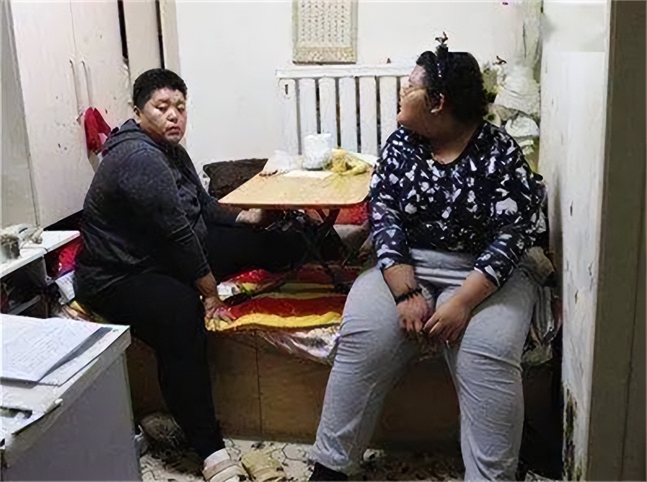 举重选手为了亡妻而战_带着妻子照片领奖的举重运动员_妻子去世的举重冠军举了多少