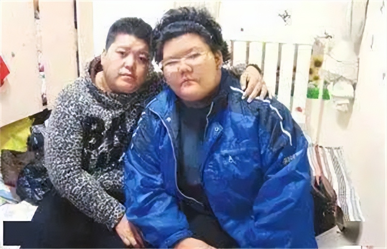 举重选手为了亡妻而战_带着妻子照片领奖的举重运动员_妻子去世的举重冠军举了多少