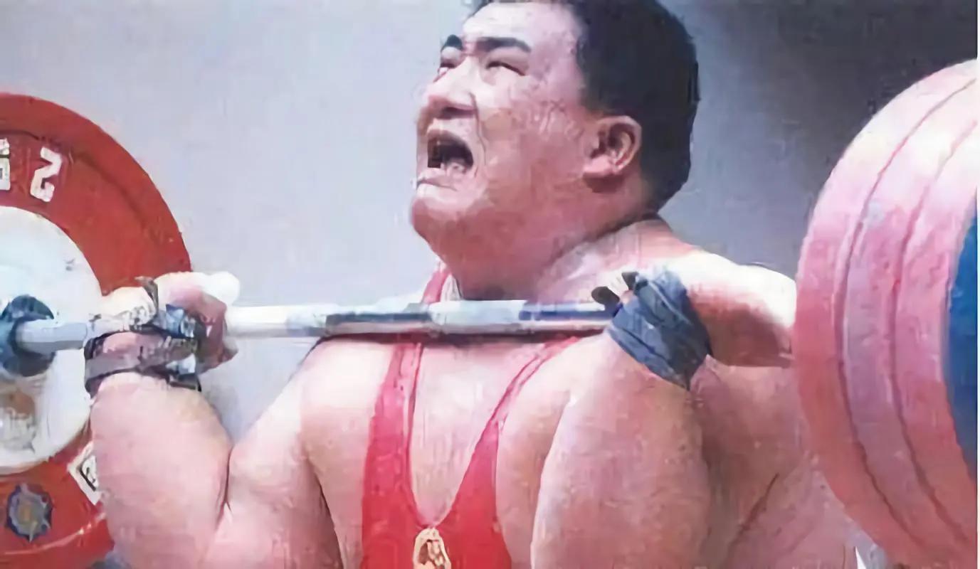 举重选手为了亡妻而战_妻子去世的举重冠军举了多少_举重冠军病死