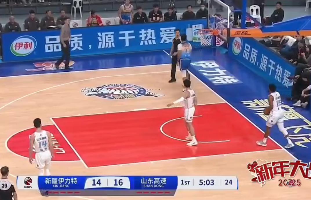 篮球夺权判罚规则是什么_篮球规则夺权犯规_篮球规则判罚夺权是犯规吗