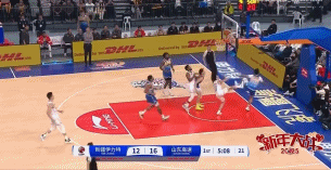篮球夺权判罚规则是什么_篮球规则判罚夺权是犯规吗_篮球规则夺权犯规