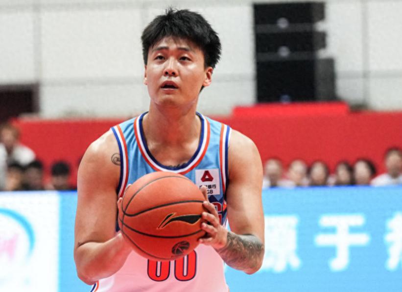 篮球夺权判罚规则是什么_篮球规则夺权犯规_篮球规则判罚夺权是犯规吗