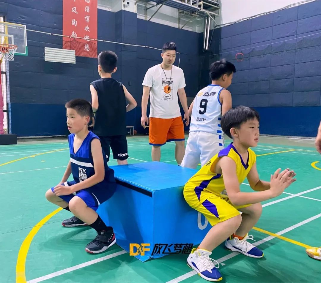 科比篮球比赛视频教学视频_科比打篮球技巧教学反思_科比篮球教学中文解说