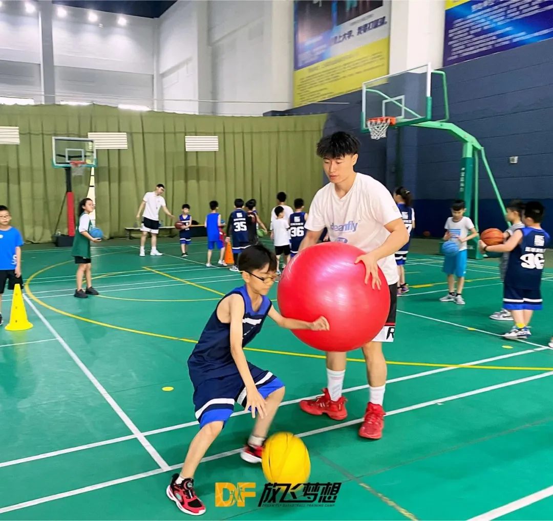 科比篮球教学中文解说_科比篮球比赛视频教学视频_科比打篮球技巧教学反思