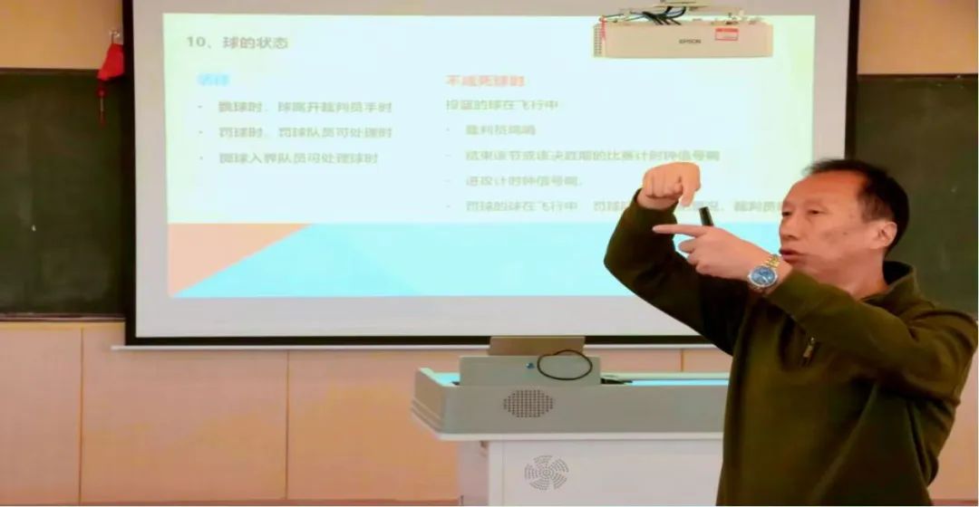 篮球裁判犯规视频_小篮球规则与裁判规则视频_篮球裁判规则犯规详解全集