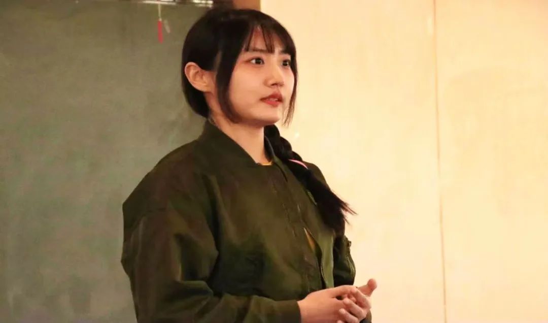 篮球裁判犯规视频_小篮球规则与裁判规则视频_篮球裁判规则犯规详解全集