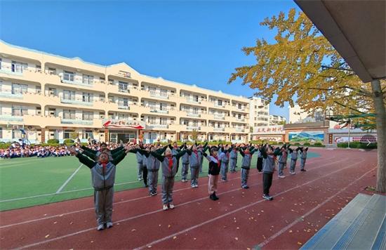 广播体操讲解要怎么讲_广播体操具体流程_腺学生广播体操