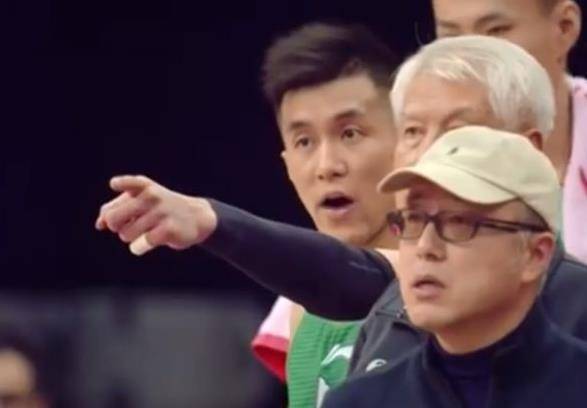 篮球裁判吹罚三分球技巧_篮球裁判怎么吹罚球_篮球裁判吹罚手势视频