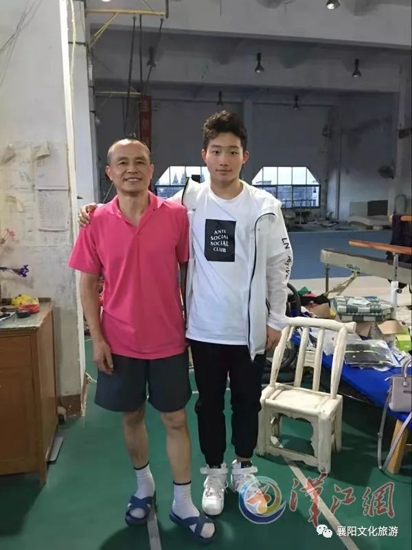 游泳冠军叫杨什么名字_诗扬游泳冠军是谁_游泳冠军的意思