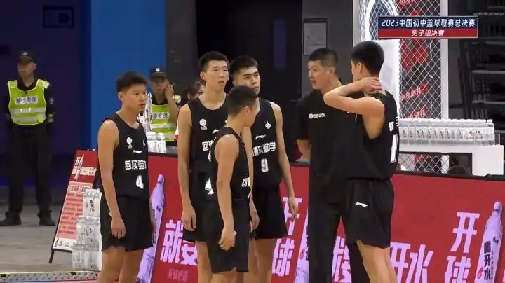 初中篮球比赛全国冠军是谁_全国初中篮球联赛冠军_全国初中生篮球联赛名次
